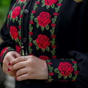 خرید انلاین مانتو تک گلدوزی یلدا