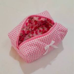 کیف آرایشی چهارخونه