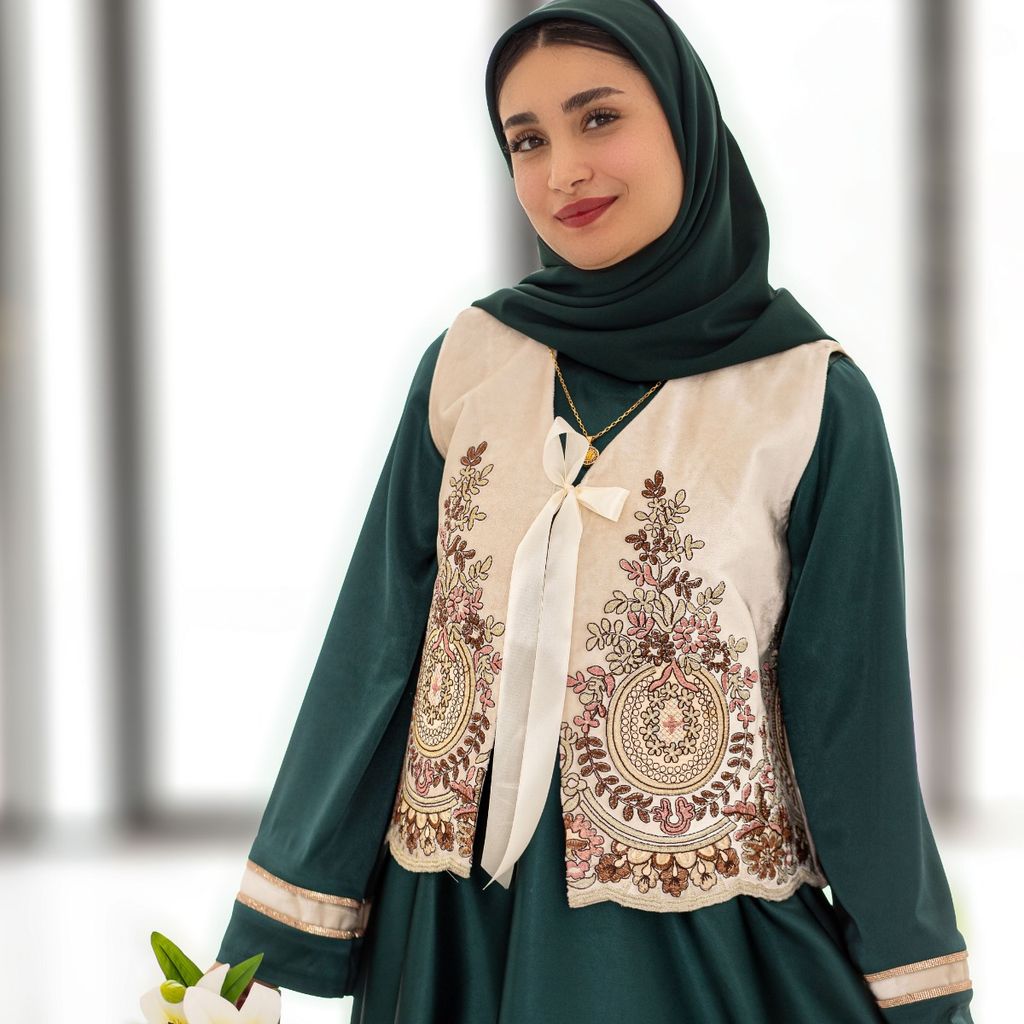 مشخصات جلیقه و سارافون ملکه