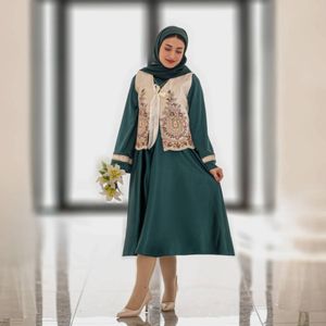 خرید اینترنتی جلیقه و سارافون ملکه