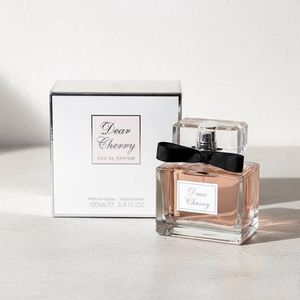 خرید آنلاین عطر ادکلن زنانه میس دیور چری فراگرنس ورد اصل مدل دیر چری - 100 میل