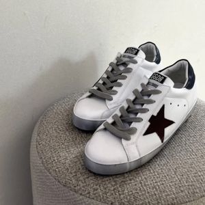 کفش زنانه مدل گلدن گوز ستاره زرشکی