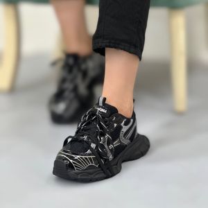 کتونی بالنسیاگا در رنگبندی