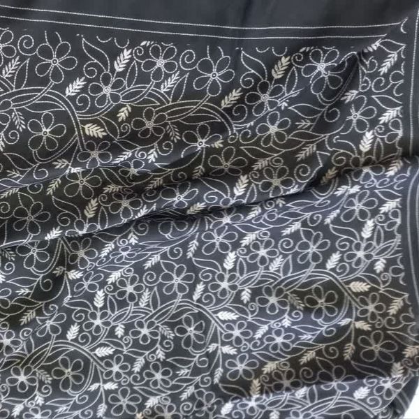 روسری نخی طرح گل گلی