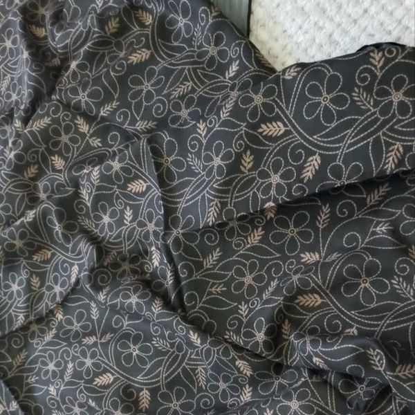 روسری نخی طرح گل گلی