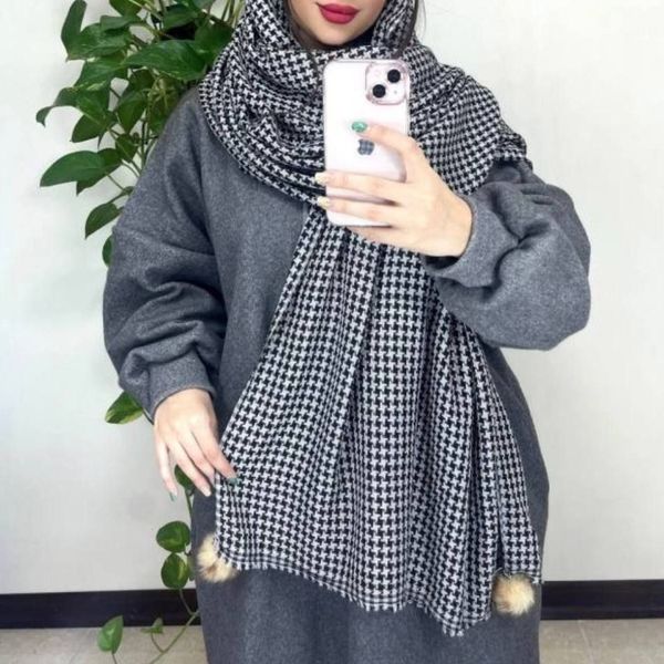 شال موهر پیچازی پومدار 