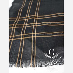 خرید اینترنتی قیمت روسری مشکی حاشیه سه خط طلایی لمه قواره بزرگ 