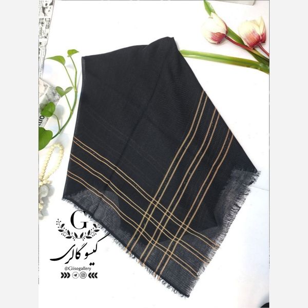 روسری مشکی حاشیه سه خط طلایی لمه قواره بزرگ 