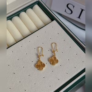 خرید اینترنتی گوشواره ونکلیف تراشدار