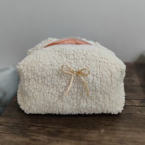 کیف آرایشی و مسافرتی