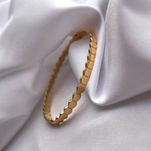 بنگل زنانه ژوپینگ زنبوری