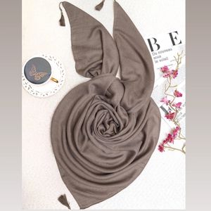 روسری نخی ساده منگوله دار