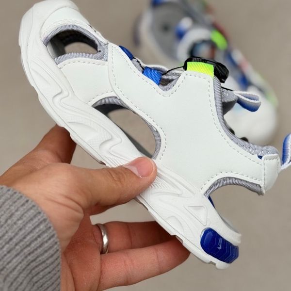 صندل بچگانه جلو بسته طرح آیرومن از وین استار کد 5021005