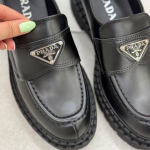 فروش اینترنتی لوفر زنانه پرادا