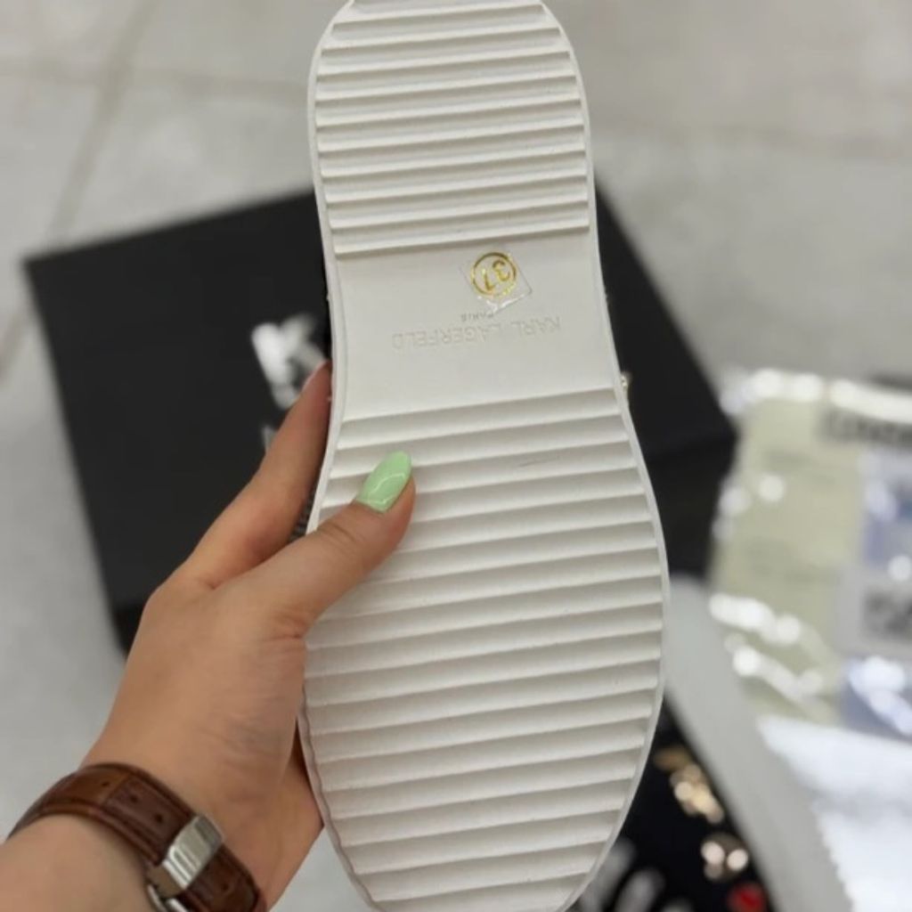 خرید آنلاین کتونی زنانه کارل
