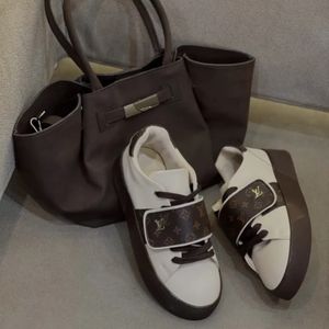 کفش زنانه طرح ال وی چسبی