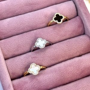 فروش اینترنتی انگشتر ونکلیف رنگ ثابت
