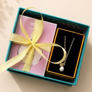 باکس هدیه ادکلن و گردنبند کد 110