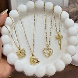 مشخصات گردنبند پاپیون رنگ ثابت