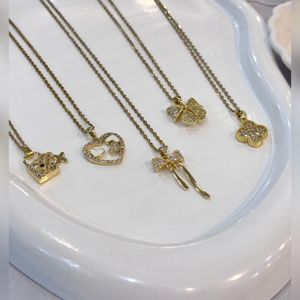 خرید اینترنتی گردنبند پاپیون رنگ ثابت