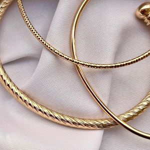 خرید انلاین بنگل های زنانه ژوپینگ طرح طلا 