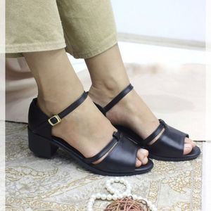 صندل زنانه مدل تسمه