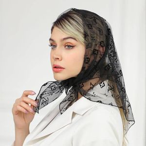 مینی اسکارف توری قواره 75 زنانه طرح LV