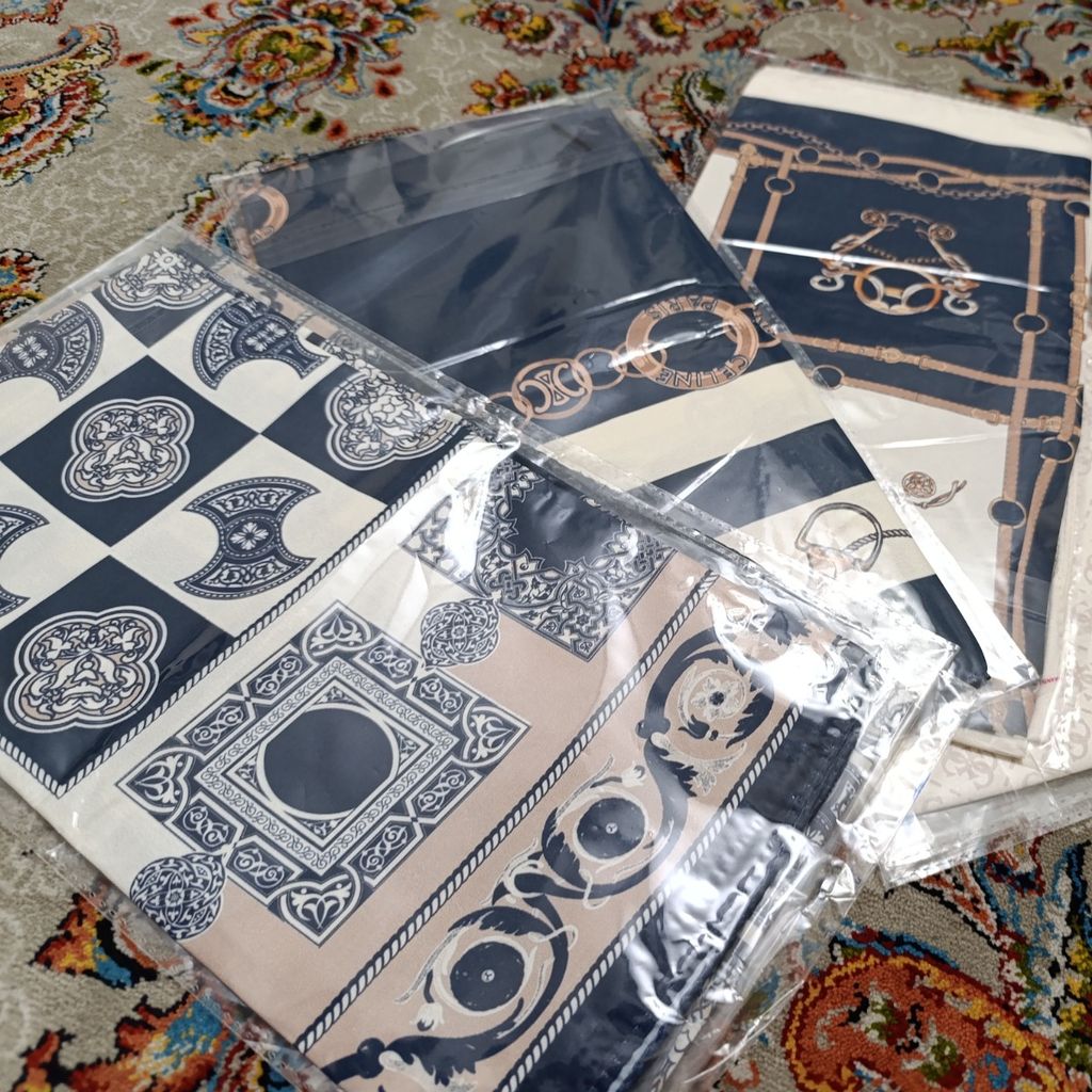 فروش اینترنتی مینی اسکارف ابریشم قواره 75 شیک سرمه ای طرح دار