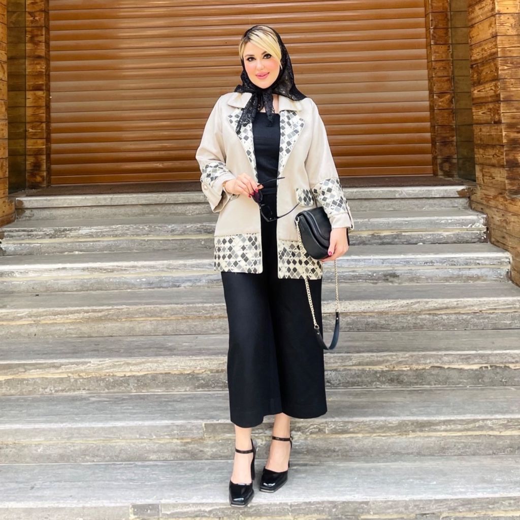 مشخصات مانتو زنانه مدل روشا (کالکشن فروزان نریمیسا)