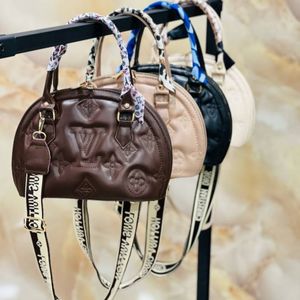 کیف دستی و دوشی زنانه و دخترانه نیم گرد مدل ال وی