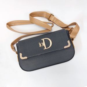 مشخصات کیف زنانه رودوشی مینیمال طرح دیور Dior
