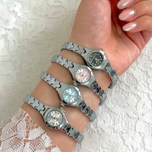 ساعت نخودی باتری و موتور قابل تعویض اندازه صفحه1سانت قفل جواهری