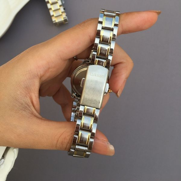 ساعت مچی زنانه  کاسیو دورنگ طلایی نقره ای CASIO