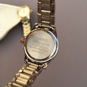 قیمت ساعت مچی زنانه  کاسیو دورنگ طلایی نقره ای CASIO