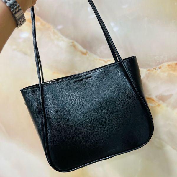 کیف زنانه رو دوشی جا دار