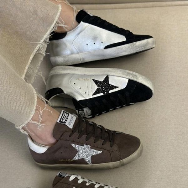 کتانی گلدن گوس زنانه (Golden Goose) – رنگ نقره ای مات با ستاره مشکی |