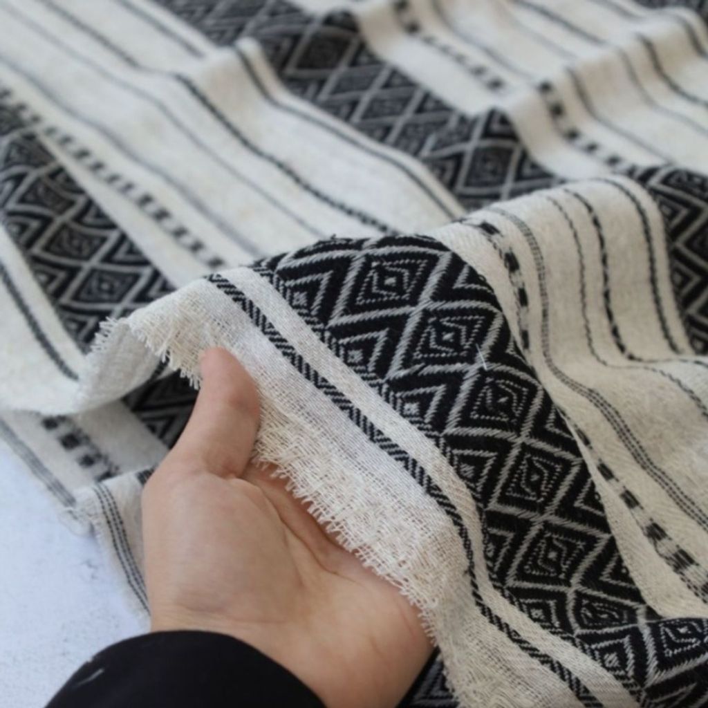 خرید انلاین پارچه شانتون راه راه طرح سنتی