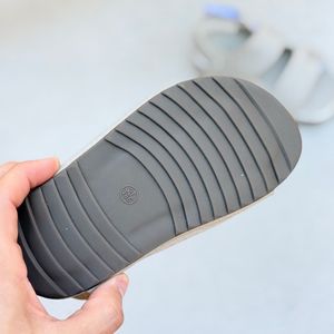 خرید اینترنتی قیمت صندل بچگانه طرح لویی ویتون از k-z  کد 5023101