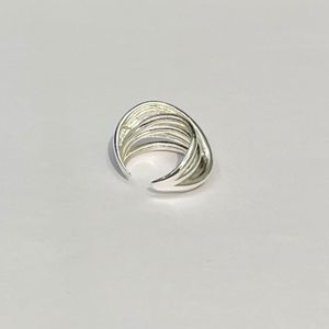 خرید اینترنتی انگشتر زنانه آبکاری نقره مدل گره فشن 