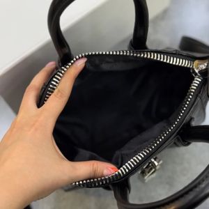 خرید آنلاین کیف زنانه جیوانچی