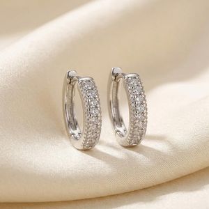 گوشواره حلقه‌ای نقره‌ای نگین‌دار (سایز متوسط)