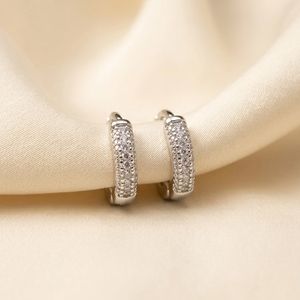 گوشواره حلقه‌ای نقره‌ای نگین‌دار (سایز کوچک)