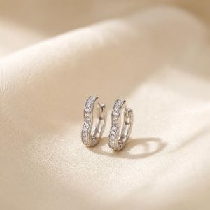گوشواره حلقه‌ای نقره‌ای نگین‌دار قلب (سایز کوچک)