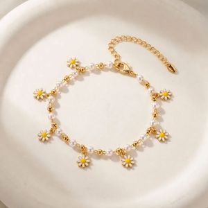 پابند آویزدار طلایی طرح گل بابونه و مروارید