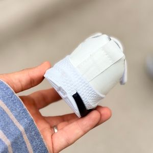 خرید اینترنتی قیمت کتونی بچگانه طرح دو خط فشن از توباکو  کد 5030212