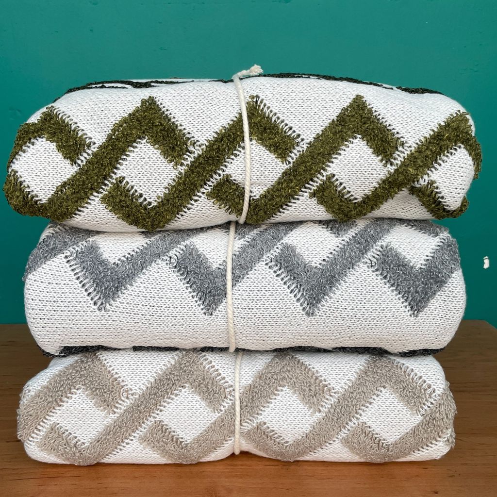 خرید اینترنتی قیمت شال مبل کلاسیک  آدلانته طرح پانچ زیتونی سایز 140*180 سانتی متر