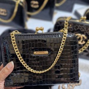مشخصات کیف مجلسی تیارا