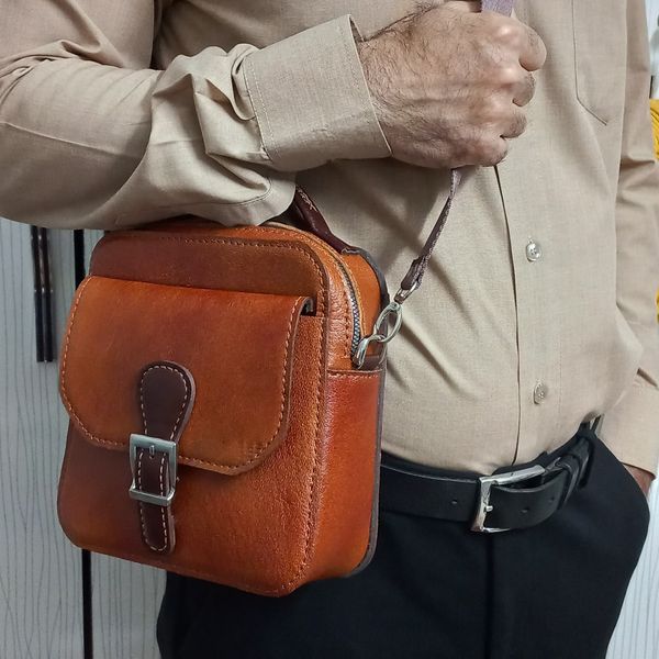 کیف رو دوشی مردانه با چرم طبیعی(دستدوز)