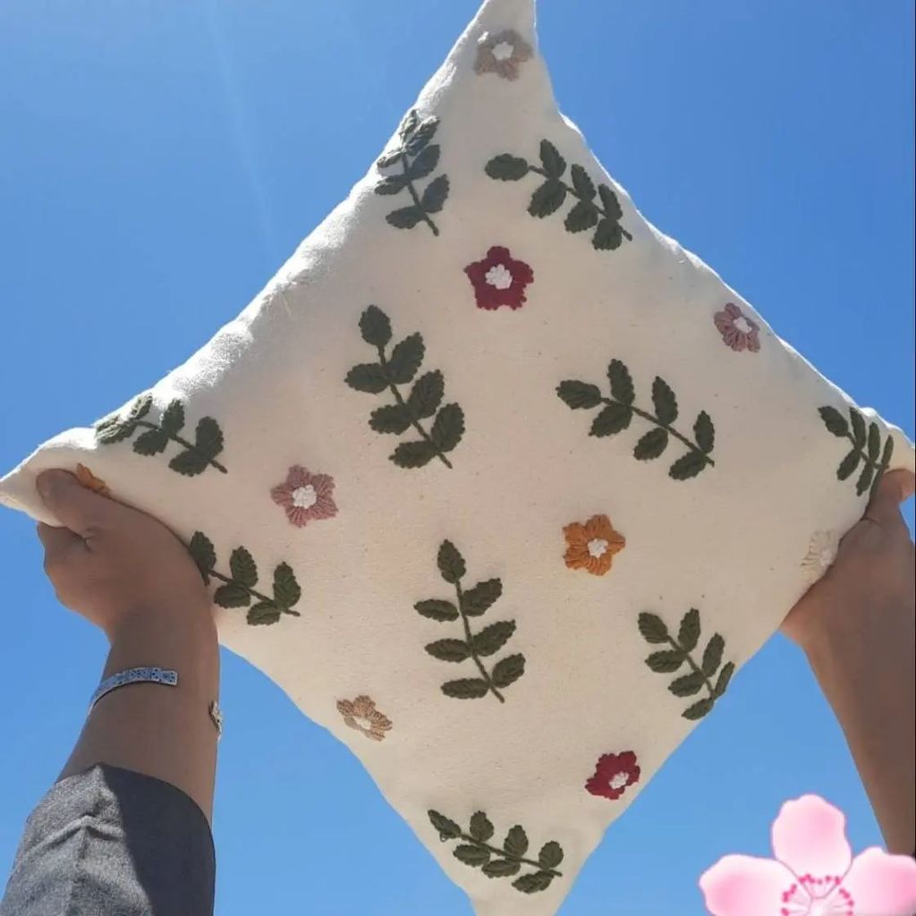 فروش اینترنتی کاور کوسن پانچ دوزی طرح گل بهاری