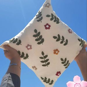 فروش اینترنتی کاور کوسن پانچ دوزی طرح گل بهاری